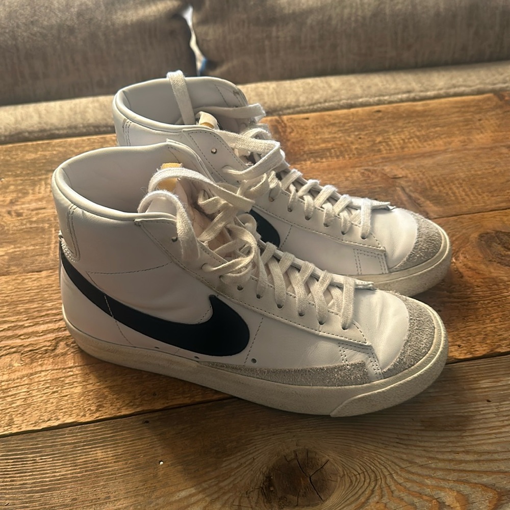 NIKE BLAZERS